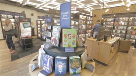 Amazon bookstore opens in New York