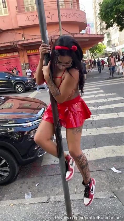 Kau Martini Showing Her Pussy At The Gay Parade CNNAMADOR