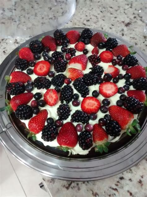 E Chalotas Confitadas Naked Cake De Chocolate Frutas Vermelhas