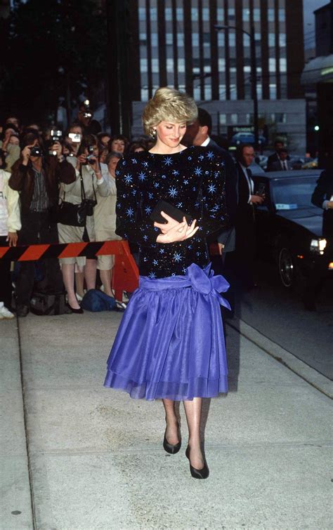 Adjug E Vendue Record Battu Une Robe De Lady Diana Atteint Plus D