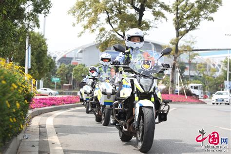 【她述芳华】昆明交警女骑：路上的瑰丽“警”色 中国网