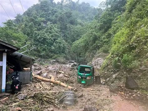 पूर्वी पहाडमा बाढीपहिरो तीन जनाको मृत्यु ३० सम्पर्कविहीन दमन राई