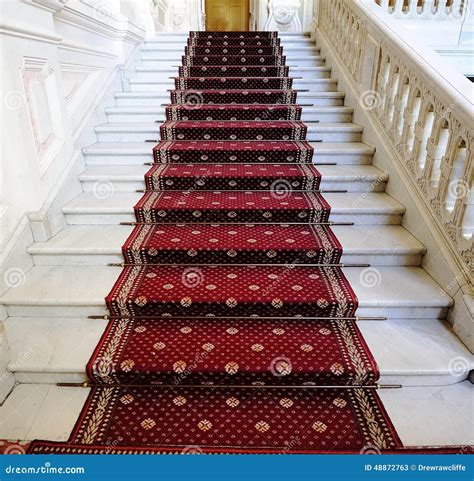 Red Carpet Stairs Stock Images - 1,725 Photos - Page 2