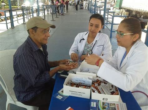 SITRAMSS realiza campaña médica en terminal de Soyapango El