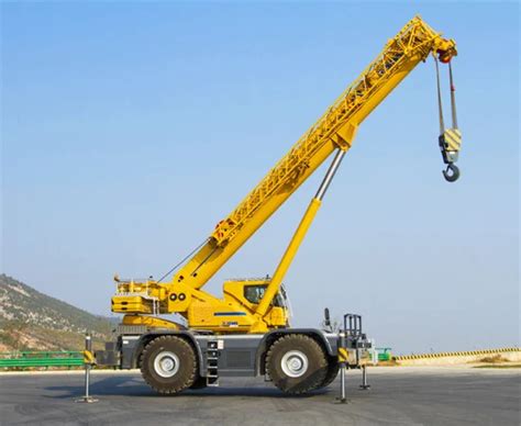 Xcmg High Performance Mobile Crane Xcr Ton Rough Terrain Crane