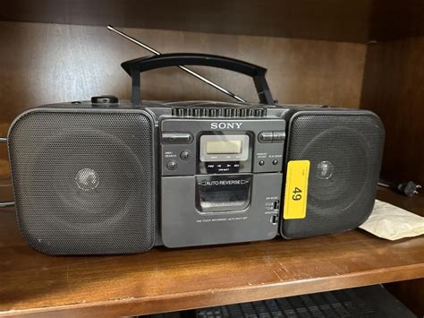 SONY PORTABLE RADIO / CD PLAYER | Live and Online Auctions on HiBid.com