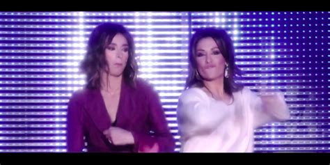 Sandra Barneda y Nagore Robles improvisan un baile en el plató de El