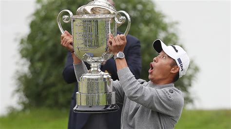 WATCH: Collin Morikawa fumbles Wanamaker Trophy after stunning PGA ...