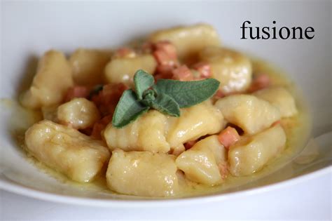 gnocchi di patate con prosciutto burro e salvia giovedì gnocchi