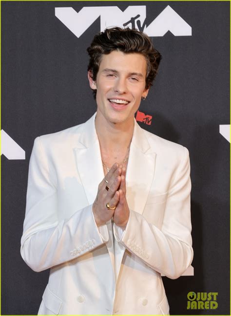 Shawn Mendes Looks Sharp In All White For Mtv Vmas Photo