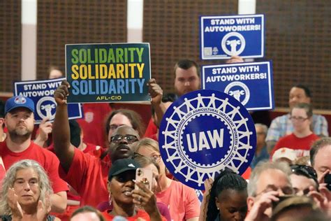 UAW Expands Strike Calling 7 000 More Ford GM Workers To Picket Lines