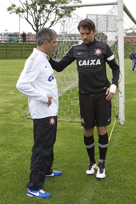 Durante O Treino Desta Manh No Anexo Ao Est Dio El Camp N Na Cidade