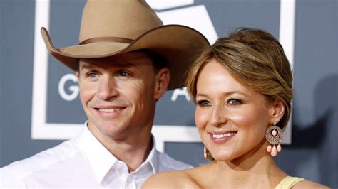 Singer Jewel and Husband Ty Murray Divorcing - ABC News