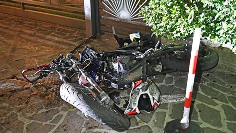 Schianto Sulla Provinciale A Fara DAdda Grave Motociclista Di 18 Anni