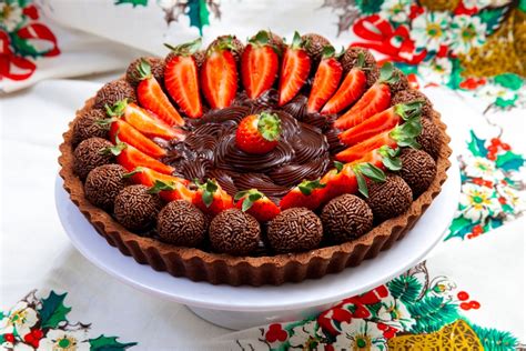 Torta De Chocolate Com Morangos E Brigadeiro Uma Tentação De Sabores