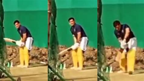 Ipl Watch Ms Dhoni Sweats It Out At Jsca As He Preps For Ipl