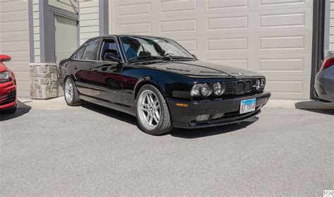 E34 BMW M5 : Autos