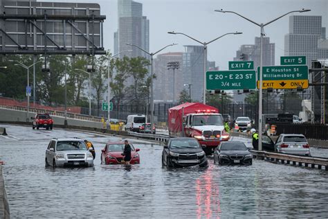 Nova York Inundada Por Chuvas Torrenciais E Metr Parcialmente