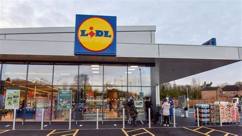 Lidl Platinum Jubilee opening hours and closing times for Queen's Bank ...