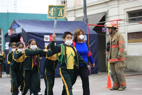 Simulacro Contra Incendios En El Colegio H Roes Del Cenepa Galer A