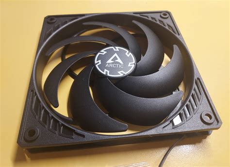 Ventiladores ARCTIC P12 Slim PWM PST 120mm