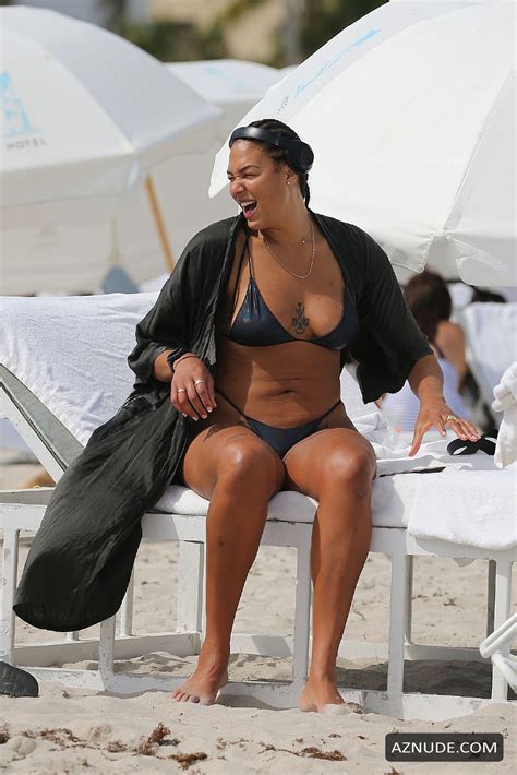 Liz Cambage Sexy Shows Off Body In A Tiny Black Bikini On The Beach In