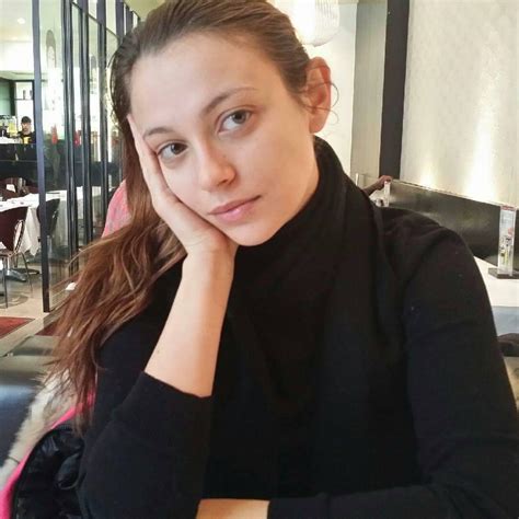 F Do You Think That Simple Look Is Hot R Amihot