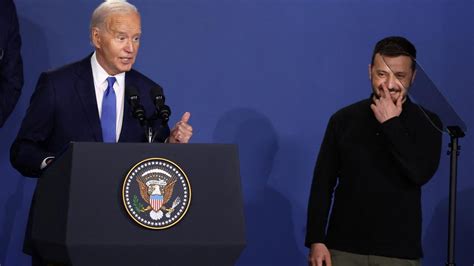 Versprecher bei Nato Gipfel Biden nennt Selenskyj Präsident Putin