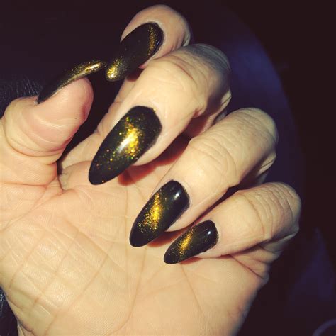 Cat Eye Blackngold Almond Nail Gel Nail Cat Eye Nails Cat Eye Nails