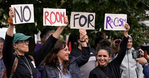 Regno Unito Niente Big Day Di Disordini Migliaia Di Manifestanti