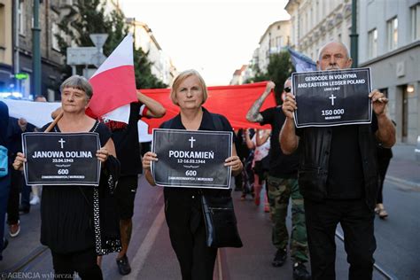 Z Ul Grodzkiej Na Cmentarz Rakowicki Czarny Marsz W Rocznic