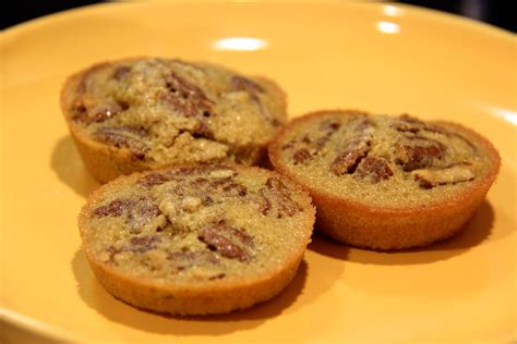 Easy 18 Minute Pecan Pie Muffins