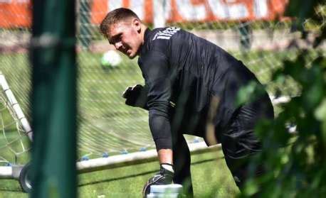 Botafogo consegue liberação imediata para contar goleiro Lucas