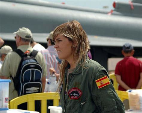 Những hot girl của quân đội các nước trên thế giới