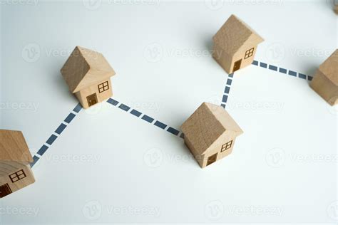 Moving from house to house. Rent. High mobility of residents. Realtor