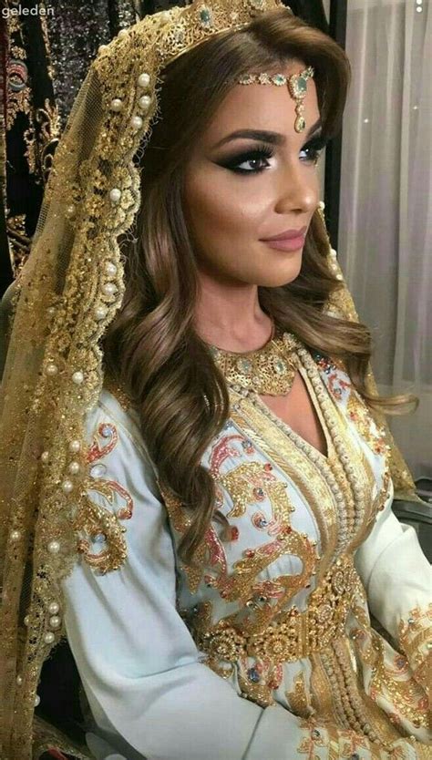 Pin By Enticing On Abaya Kaftan Life Moroccan Bride Morrocan