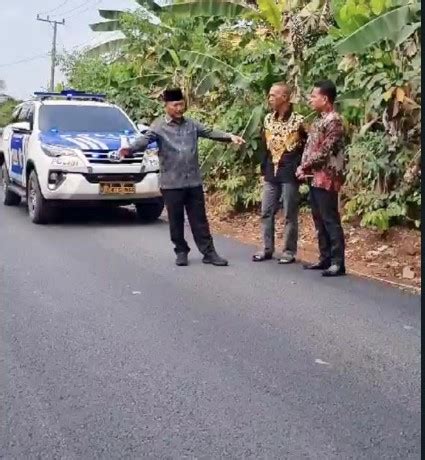 Pj Bupati Apriyadi Tinjau Perbaikan Jalan Bonot