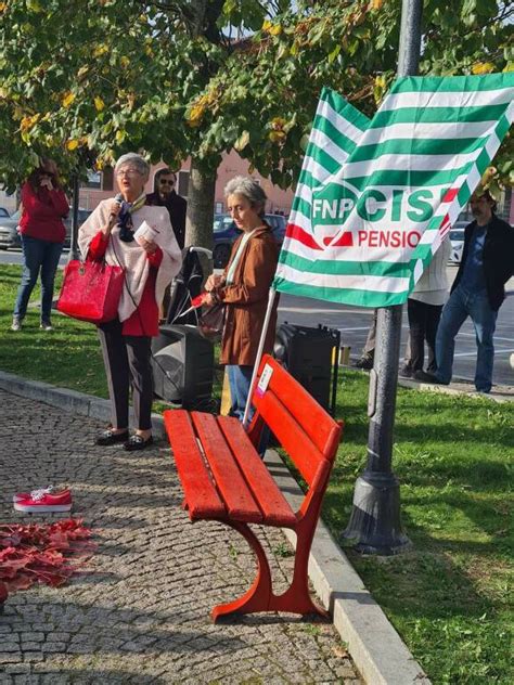 Anche Carrù ha la sua panchina rossa simbolo contro la violenza Cuneo24