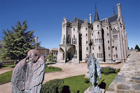 Palacio Episcopal de Astorga una gran obra de Gaudí Dosde