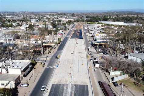 Colonia Caroya etapa final del nuevo viaducto en Av San Martín