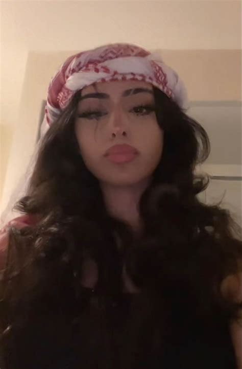 N R On Tt Latina Makeup Looks Cuts In Eyebrows Pretty Dark Skin