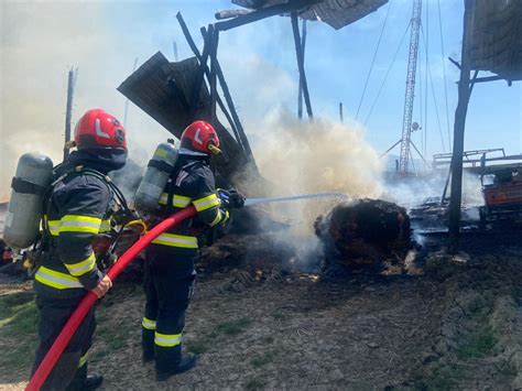 Peste 200 de intervenţii şi misiuni ale pompierilor hunedoreni în