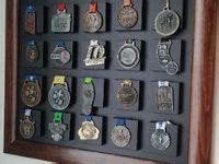 8 ideas de Medallas enmarcar medalleros medallas decoración de unas