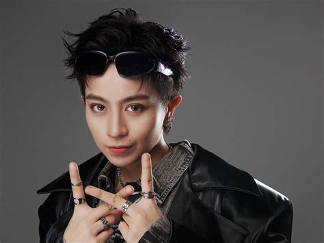 Gil Lê tái xuất âm nhạc khi ghi danh tại 'The Heroes 2022' 