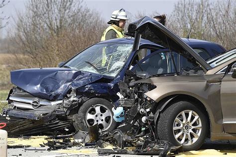 Unfall Bei Aschheim Vorfahrt Missachtet Opel Und Ford Krachen