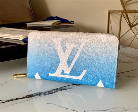 LOUIS VUITTON Zippy Wallet | CRIS&COCO | Luxury Accessories