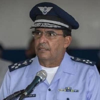 Ex comandante da Aeronáutica e Ciro Nogueira batem boca nas redes