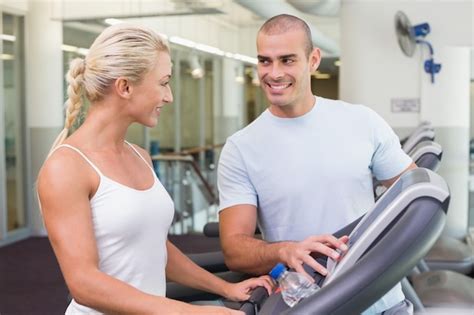 Premium Photo Trainer Assisting Woman With Treadmill Screen Options