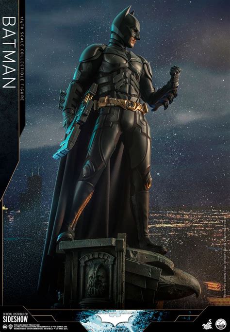 Michael Keaton S Batman Looms Large In His First Hot Toys Deluxe Figure