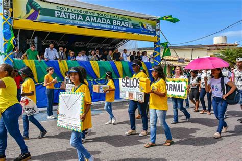 Popula O De Porto Seguro Comparece Em Peso E Vibra O Desfile De